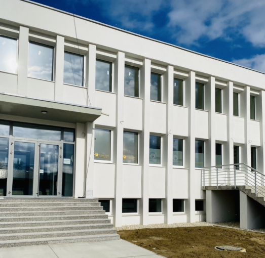 Budova Kredus na Hlinickej ceste 398 v Bytči, sídlo štúdia